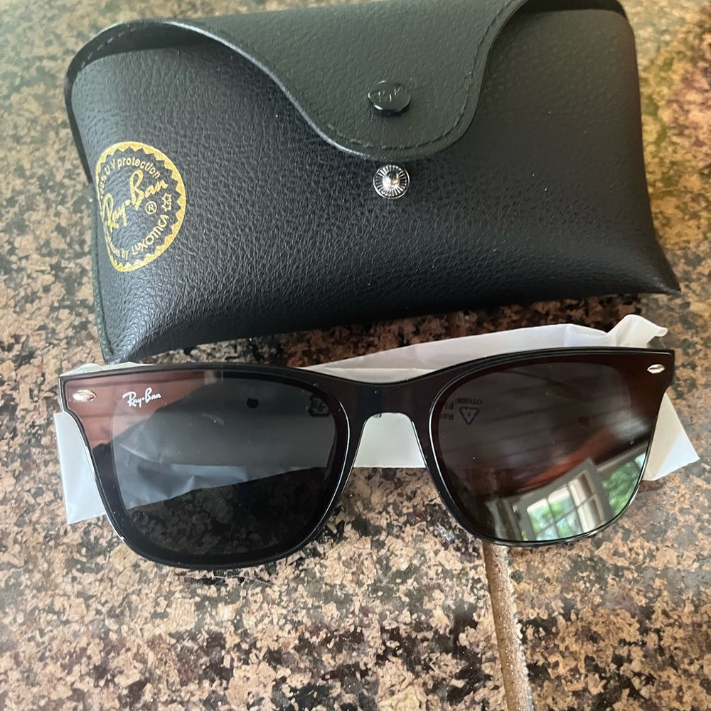 Men’s Ray Bans! 🕶️